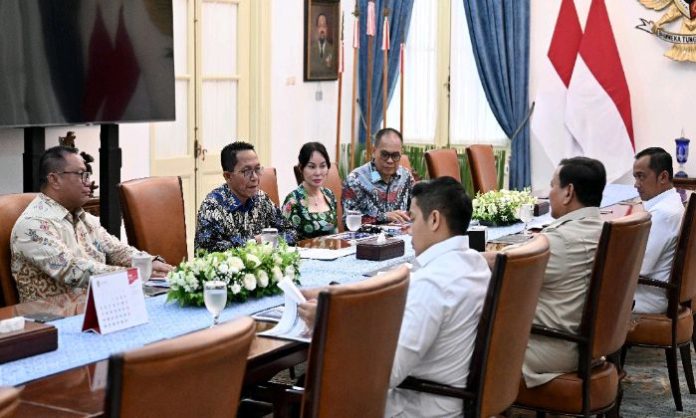 Kepala BP dan Wakil Kepala BP Batam Amsakar Achmad dan Li Claudia Chandra, bertemu dengan Presiden Indonesia Prabowo Subianto. Foto : ist