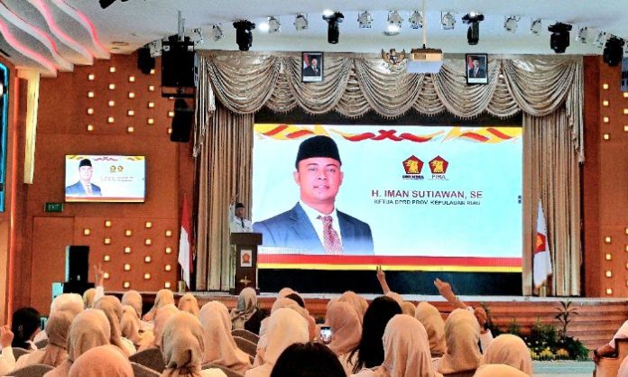 Ketua DPD Partai Gerindra Provinsi Kepri Iman Sutiawan saat pidato pengarahan di pengukuhan PIRA Procinsj Kepri. Foto : Tengku Bayu
