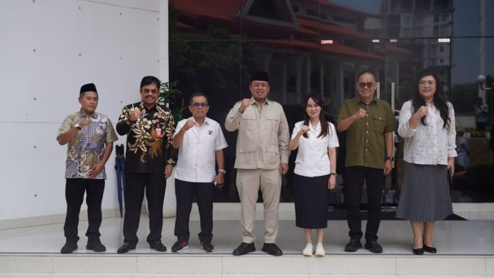 Wakil Kepala BP Batam Li Claudia Chandra bersama Menteri ATR/BPN Nusron Wahid. Foto: ist