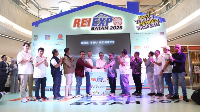 Kepala BP Batam Amsakar Achmad buka pameran REI. Foto : ist