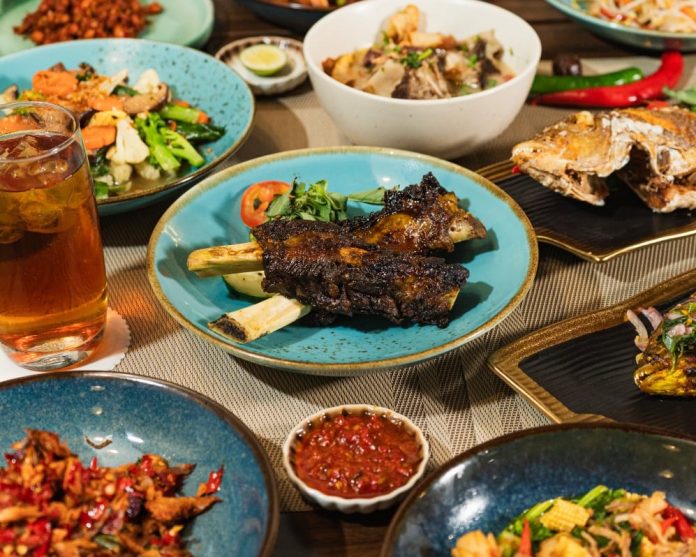 Menu spesial dari ARTOTEL Batam. Hadirkan Like A Local – The Local Hawkers kuliner autentik, makanan khas Kota Batam dan sekitarnya. Foto : ist