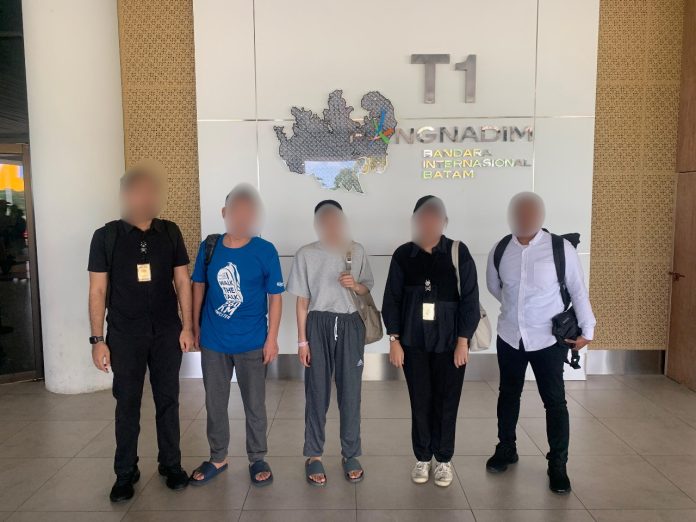 Imigrasi Batam mendeportasi empat Warga Negara Asing (WNA) selama bulan Juni 2025. Foto : ist