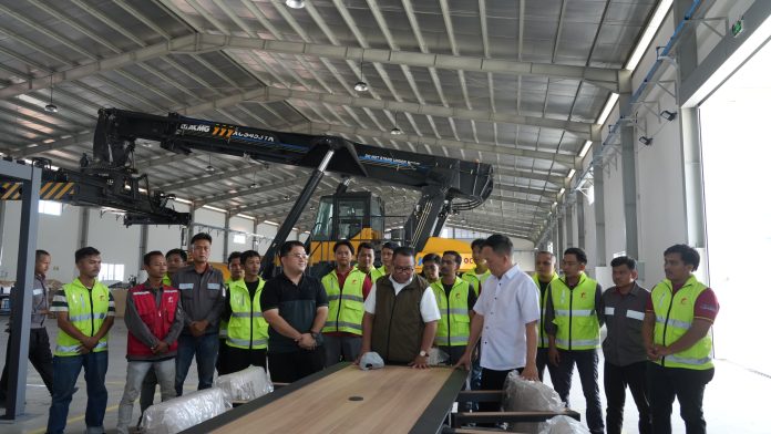 Anggota/Deputi Bidang Investasi dan Pengusahaan BP Batam, Fary Francis, melakukan kunjungan kerja ke Kawasan Industri Tunas Prima, Kabil. Kunjungan ini merupakan bagian dari langkah strategis BP Batam untuk memperkuat komunikasi dengan pelaku usaha sekaligus menyerap berbagai aspirasi dan persoalan yang dihadapi para tenan di kawasan industri Kota Batam. Foto ist