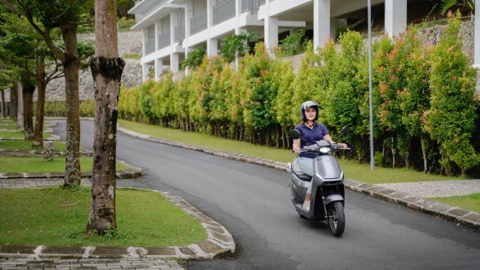 Salah satu fasilitas tamu bisa menikmati skuter dengan alam yang bagus di HARRIS Barelang. Foto : ist