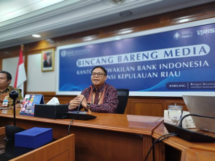 Kepala Perwakilan BI Kepri, Ronny Widijarto memberikan keterangan pers saat Bincang Santai Media di kantor BI Kepri. Foto : Tengku Bayu