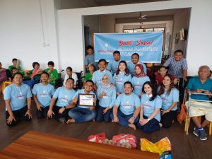 Foto bersama MPI Provinsi Kepri usai pemberian bansos ke yayasan lansia True Love. Foto : tengku bayu