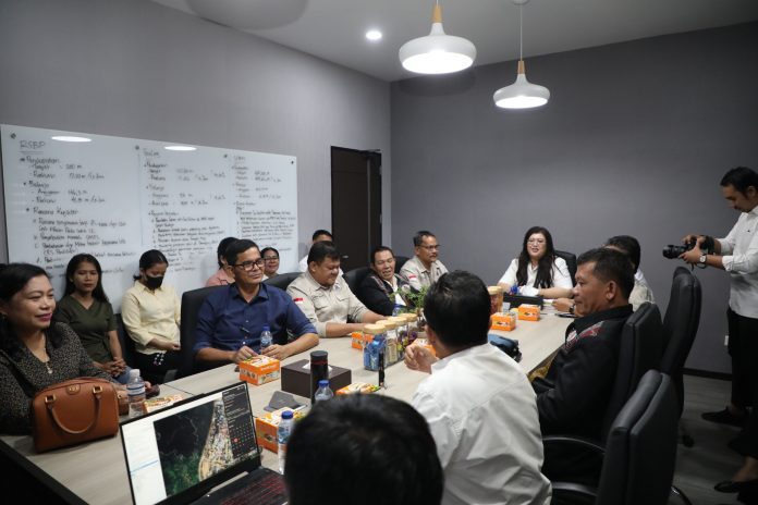 Anggota/Deputi Bidang Pelayanan Umum, Ariastuty Sirait menyambut baik rencana penanaman 1.000 pohon jenis mahoni di Daerah Tangkapan Air (DTA) Waduk oleh Keluaga Besar Banjarnahor Kota Batam. Foto : ist
