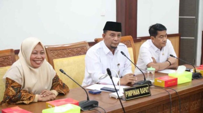 Ketua Komisi III, Muhammad Rudi ST, didampingi sejumlah anggota, menggelar Rapat Dengar Pendapat Umum (RDPU) terkait persoalan banjir yang melanda Perumahan Bambu Kuning dan Perumahan Sierra. Foto : ist