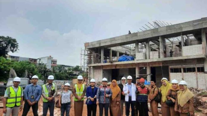 Komisi IV DPRD Kota Batam melakukan pengawasan langsung ke lapangan terhadap pelaksanaan sejumlah kegiatan pembangunan yang dilaksanakan oleh dinas-dinas mitra kerjanya. Foto ; ist