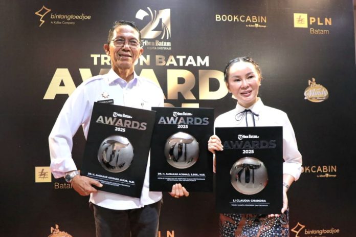 Wali Kota dan Wakil Wali Kota Batam, Amsakar Achmad dan Li Claudia Chandra Dinobatkan sebagai Pemimpin Terbaik. Foto : ist