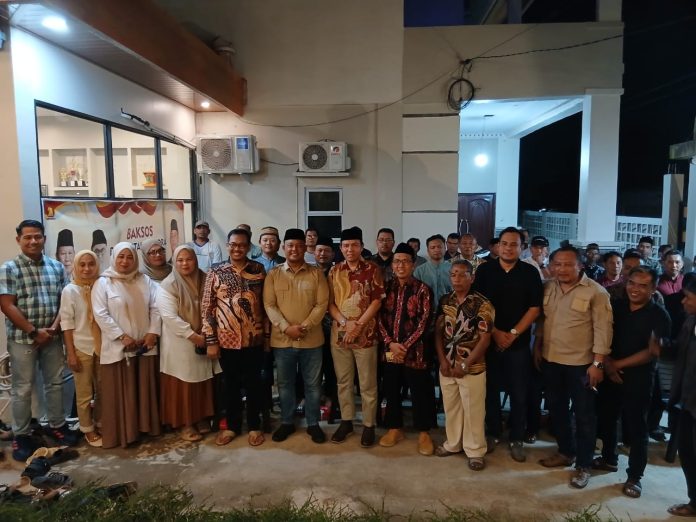 Ketua DPRD Provinsi Kepulauan Riau (Kepri) yang juga Ketua DPD Partai Gerindra Kepri, Iman Sutiawan menghadiri Reses dan Bakti Sosial (Baksos) Anggota DPR RI, HM Endipat Wijaya, di Kelurahan Sei Pancur, Kecamatan Sei Beduk, Kota Batam. Acara tersebut berlangsung di kediaman Anggota DPRD Batam Fraksi Gerindra, Anwar Anas (Acank). Foto: Tengku Bayu