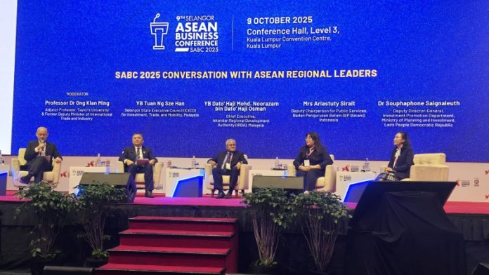Badan Pengusahaan (BP) Batam kembali unjuk gigi di panggung internasional dengan berpartisipasi dalam ajang bergengsi The 9th Selangor International Business Summit (SIBS) 2025 yang digelar pada 8–11 Oktober 2025 di Kuala Lumpur Convention Centre, Malaysia. Foto : ist