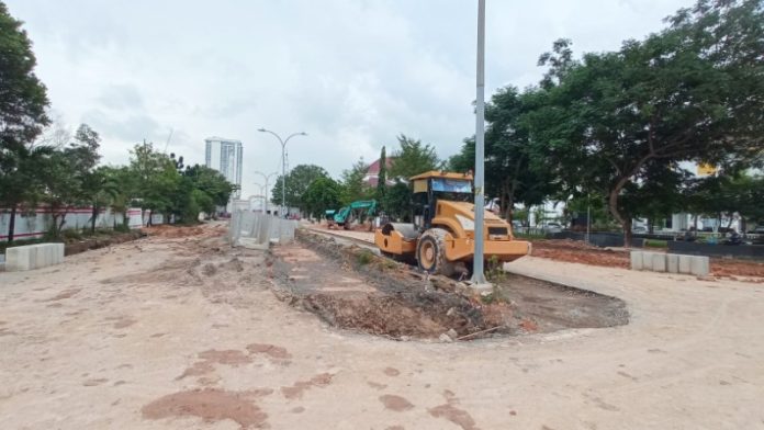 Badan Pengusahaan (BP) Batam melakukan peningkatan Jalan Engku Hang Tua, atau yang lebih dikenal masyarakat sebagai Jalan Islamic Centre. Jalan menghubungkan Masjid Agung Raja Hamidah, Kantor DPRD Kota Batam, Asrama Haji dan Pengadilan Negeri Batam.. Foto : ist