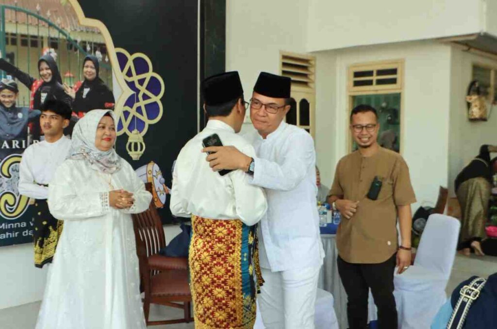 hadir Wakil Ketua I DPRD Batam, Aweng Kurniawan dari Fraksi Partai Gerindra hadir di kediaman Ketua DPRD Kota Batam Kamaluddin. Foto : ist