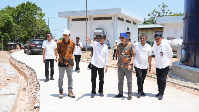 Dihari pertama kerja usai Idul Fitiri, Kepala BP Batam/Wali Kota Batam, Amsakar Achmad langsung melakukan peninjauan berbagai proyek pembangunan. Foto : ist