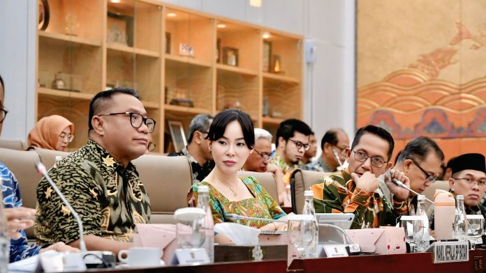 Kiri-Kanan : Anggota/Deputi Bidang Investasi dan Pengusahaan BP Batam, Wakil Kepala BP Batam dan Kepala BP Batam. Foto : ist