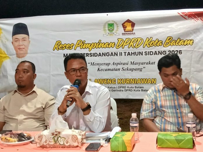 Wakil Ketua 1 DPRD Batam, Aweng Kurniawan menutup Reses masa persidangan II tahun sidang 2026 di Perumahan Rhabayu Estuario. Foto : Tengku Bayu