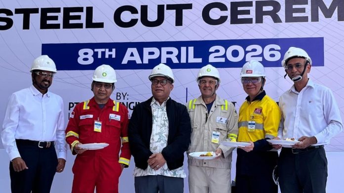 Anggota/Deputi Bidang Investasi BP Batam, Fary Francis, saat menghadiri First Cut Steel Ceremony proyek Tangguh Ubadari Carbon Capture Utilization - MD4 (TUCC-MD4) di PT Wasco Engineering Indonesia. Foto : ist
