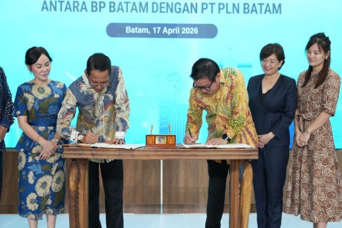 Nota Kesepahaman (MoU) antara Badan Pengusahaan (BP) Batam dan PT PLN Batam terkait Pengembangan Pembangkit Listrik Tenaga Surya (PLTS) dengan kapasitas di atas 200 MWp di Wilayah Kerja BP Batam. MoU ditandatangani Kepala BP Batam, Amsakar Achmad dan Dirut PLN Batam, Kwin Fo.