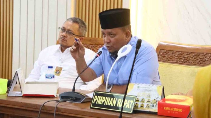 Komisi III DPRD Kota Batam menggelar Rapat Dengar Pendapat Umum (RDPU) terkait permasalahan pemasangan aliran listrik dan air bersih ABH. Foto : ist