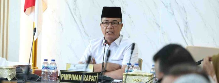 Wakil Ketua I DPRD Batam dari Fraksi Partai Gerindra Aweng Kurniawan, memimpin rapat Ranperda APBD 2026. Foto : ist