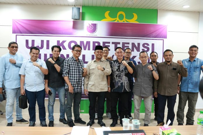 Hadiri Uji Kompetensi Jurnalis AJI, Ketua DPRD Kepri Iman Sutiawan Tegaskan Pentingnya Pers Profesional dan Keterbukaan Informasi Publik. Foto : ist